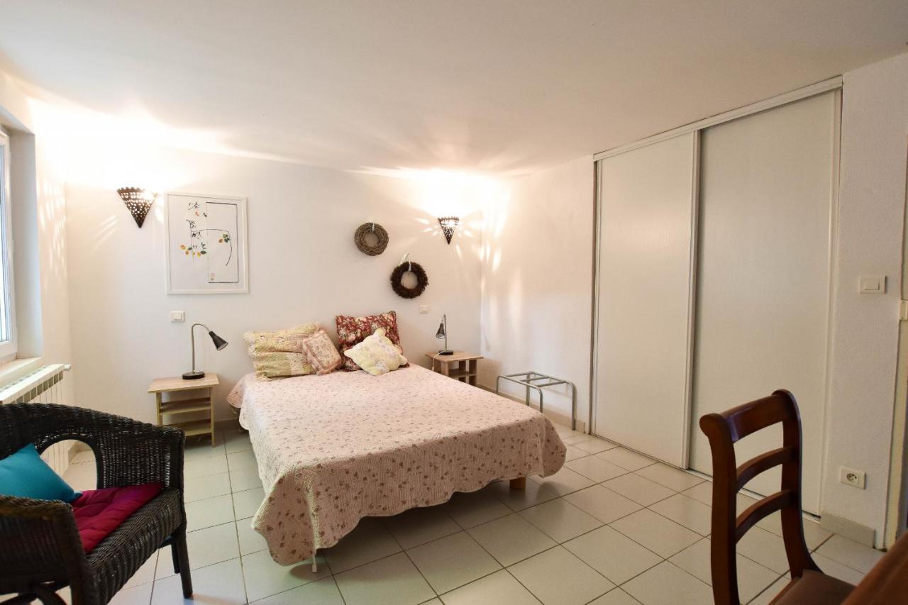 شقة Moulin Rose, Parking - Jardin آرْلْ المظهر الخارجي الصورة